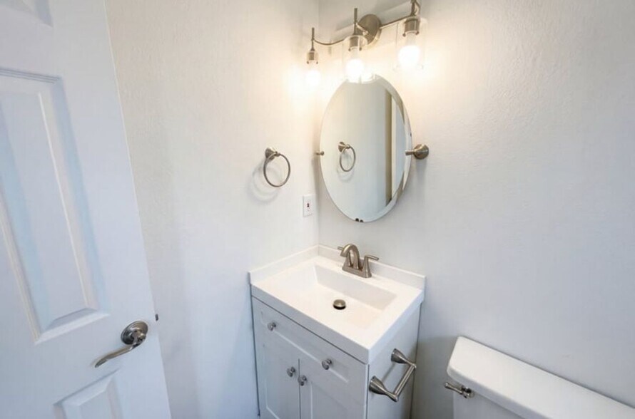 Building Photo - 12117 Monaco Dr