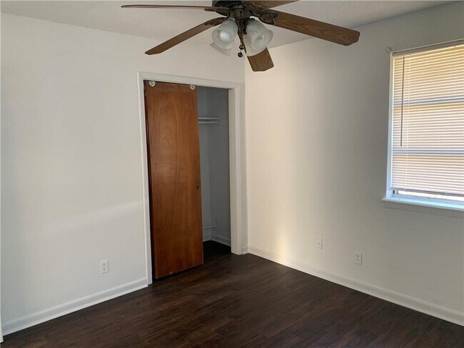 Building Photo - 126 Yorktown Dr