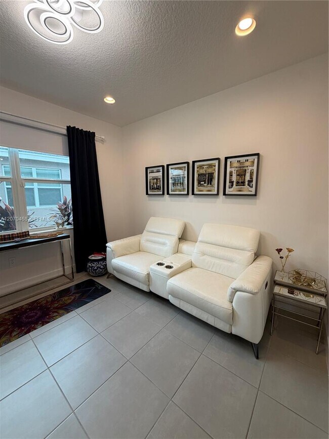 Building Photo - 13542 SW Oceanus Blvd