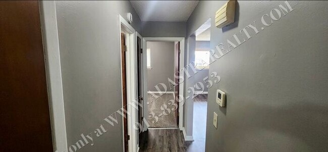 Building Photo - Cozy 2 Bed 1 Bath Duplex in KCK-Available NOW!!