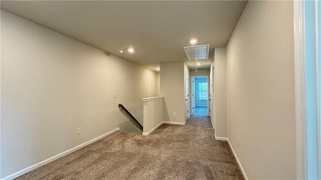Building Photo - 128 Cedar Ln