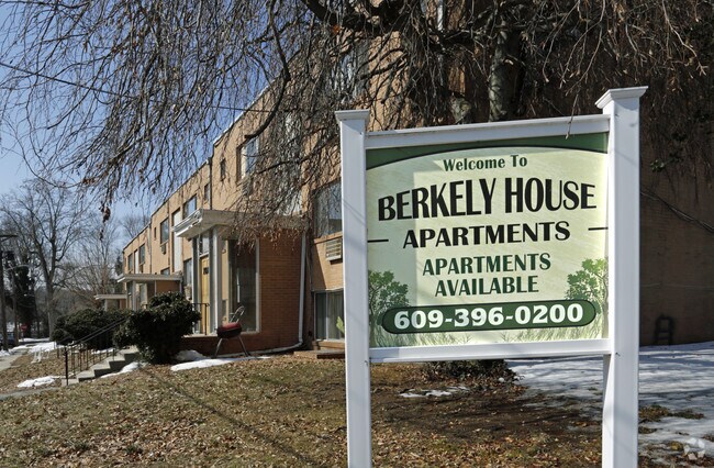 Building Photo - Overbrook Apartments