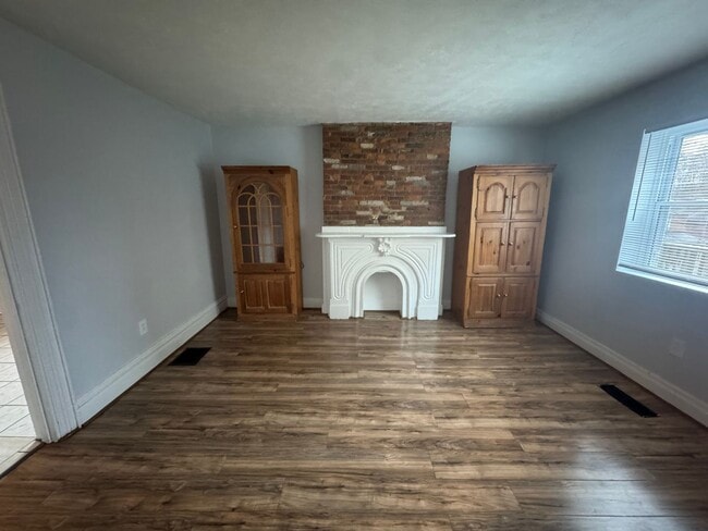 Building Photo - Charming and spacious 5BR Home in East Liberty