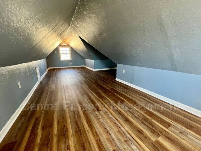 Building Photo - 3 Poplar St