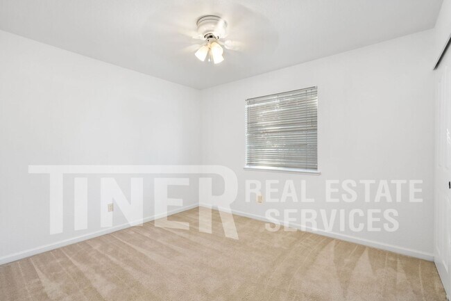 Building Photo - Spacious Home in Desireable Highland Hill ...