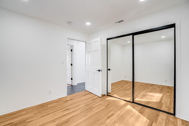 Building Photo - 15851 Mulholland Pl