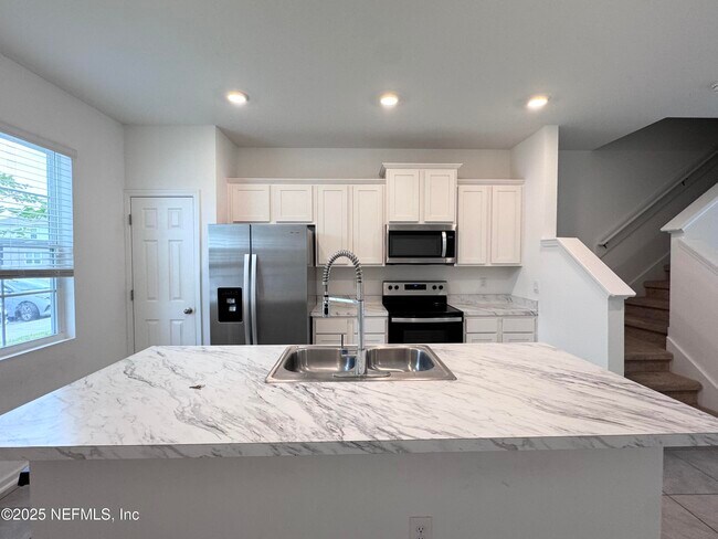 Building Photo - 8334 Zenith Cir