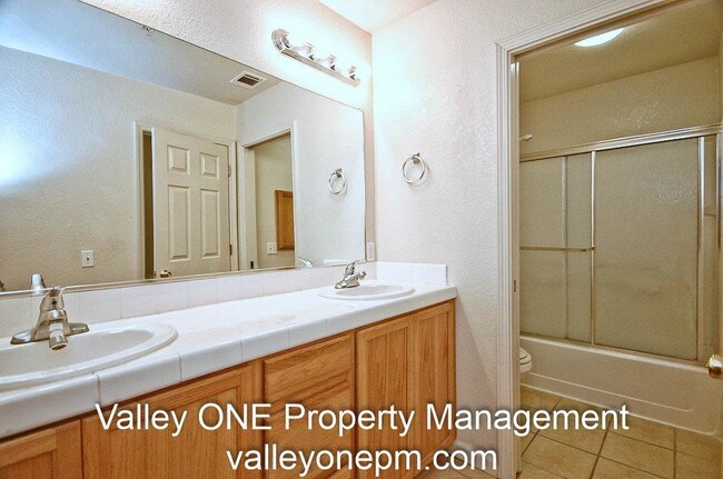 Building Photo - 1150 E Monte Vista Ave, Turlock, CA 95382