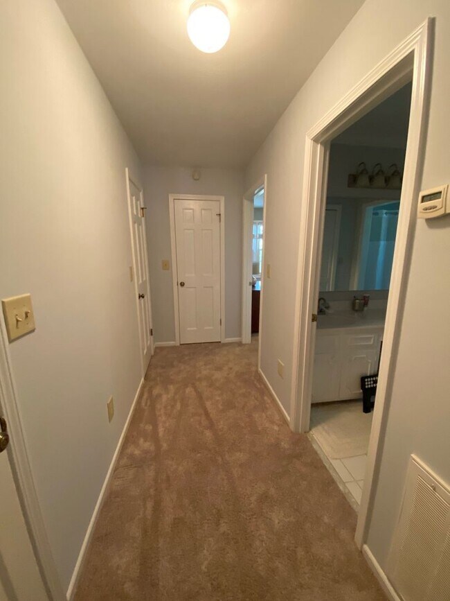 Building Photo - A little slice of paradise within minutes to downtown Greenviille