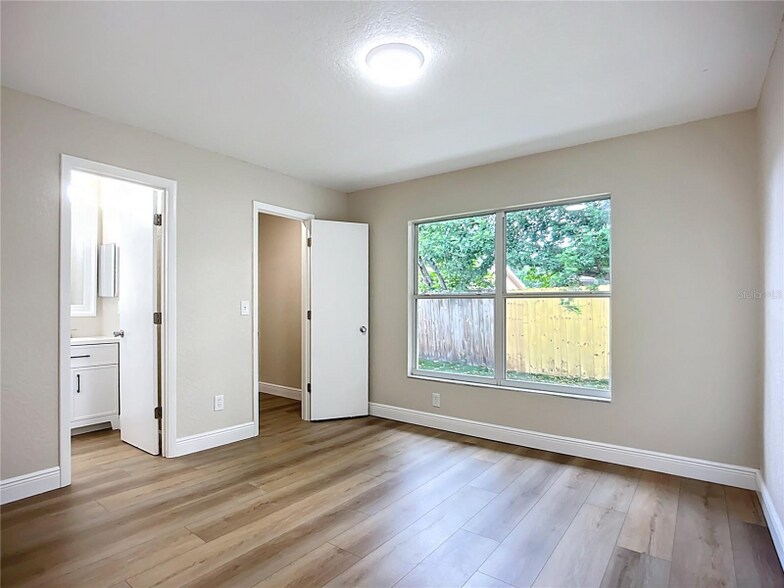 Building Photo - 6511 3rd Ave NE