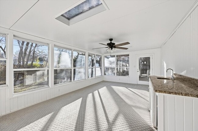 Building Photo - 6417 Darwood Ave