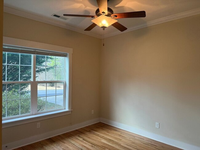 Building Photo - Townhouse walking distance to Black Mountain available now!