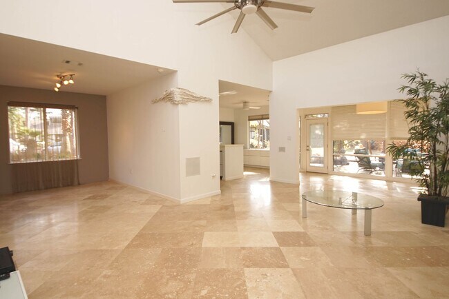 Building Photo - Bluewater Bay Townhome - 6 month lease Only