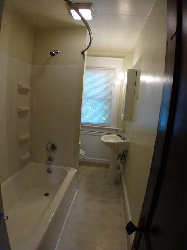 Building Photo - Nice Home in a Good Downtown Location with...