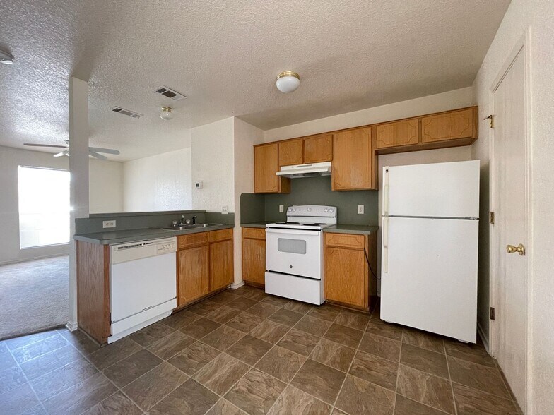Building Photo - 4407 Jeff Scott Dr