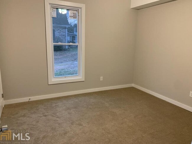 Building Photo - 6234 Collins St NE