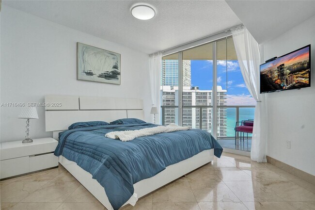 Building Photo - 16699 Collins Ave