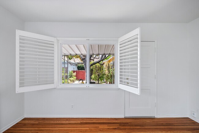 Building Photo - 4105 Irving Pl