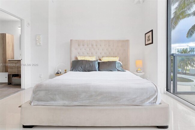 Building Photo - 3029 NE 188th St