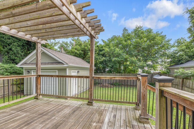 Building Photo - 426 W 28th St