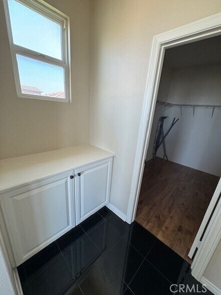 Building Photo - 16034 Skyridge Dr