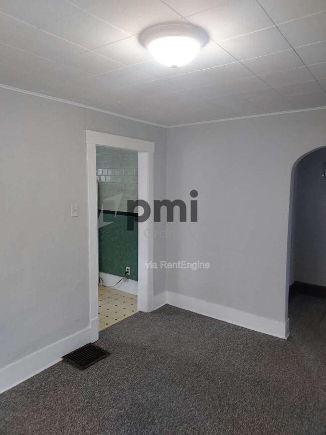 Building Photo - 2143 E Wood St