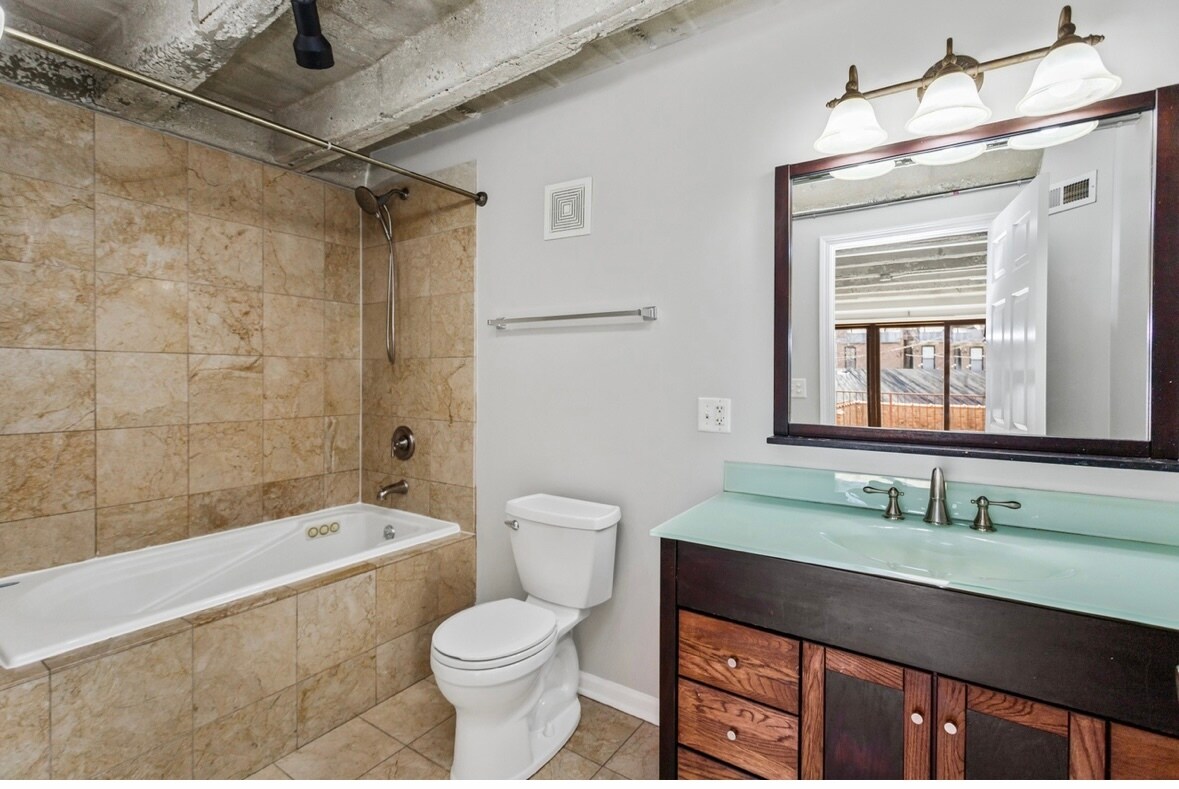 Building Photo - 809 E 40th St