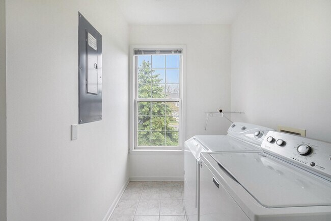 Building Photo - 2925 N Knightsbridge Cir