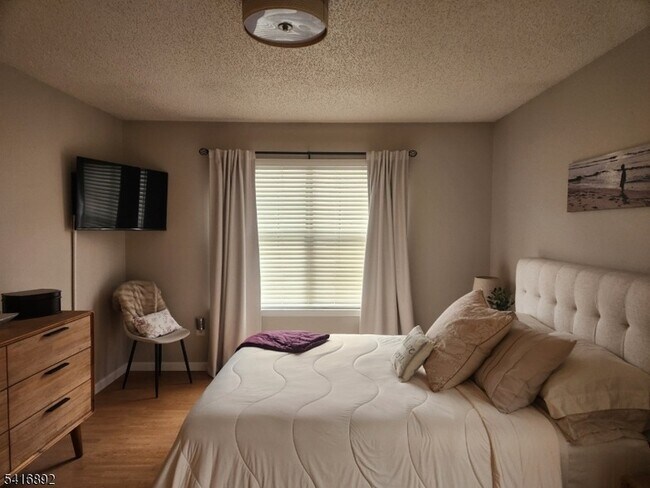 Building Photo - 330 Penns Way