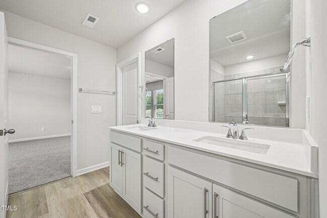 Building Photo - 721 Deschutes Dr