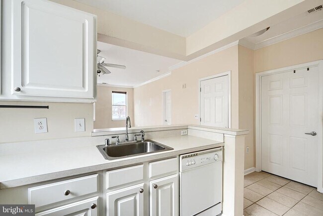 Building Photo - 23 Pierside Dr