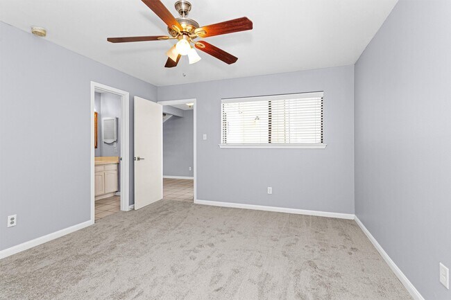 Building Photo - 50 April Point Dr S