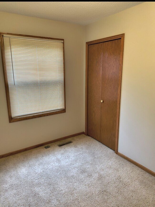 Building Photo - 1250 Silverwood Ct