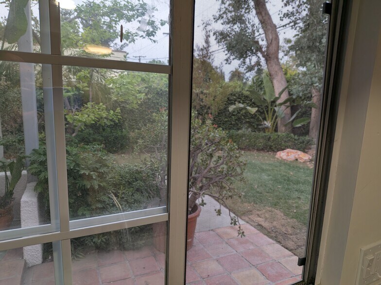 Building Photo - 626 N Cahuenga Blvd