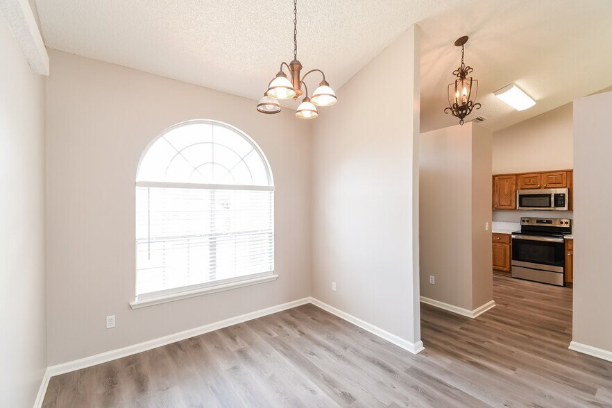 Building Photo - 3720 Arava Dr