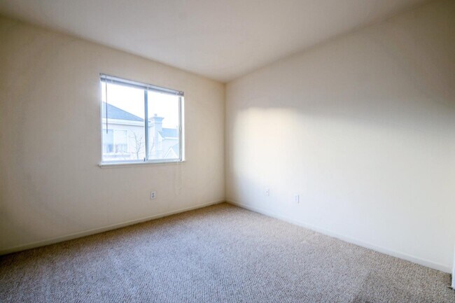 Building Photo - 106 Concord Cir