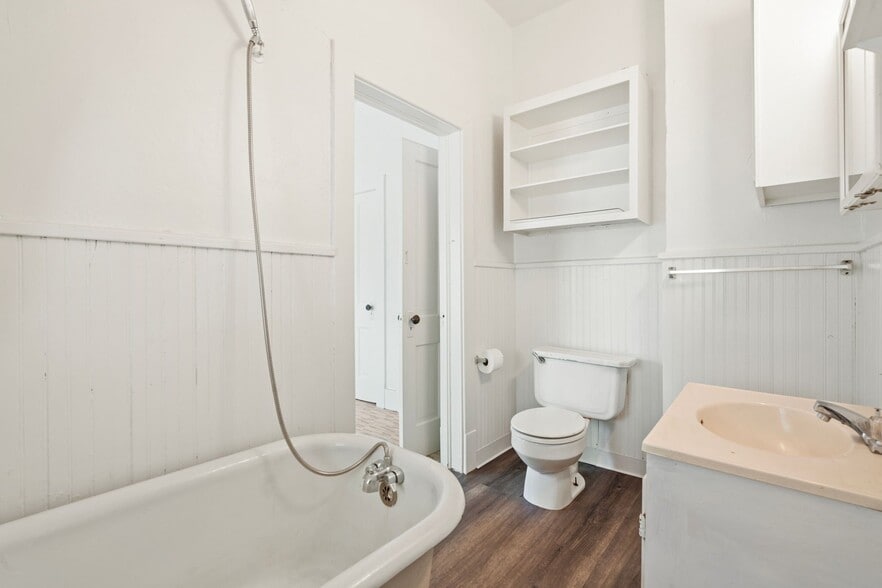 Building Photo - 412 Peterson St