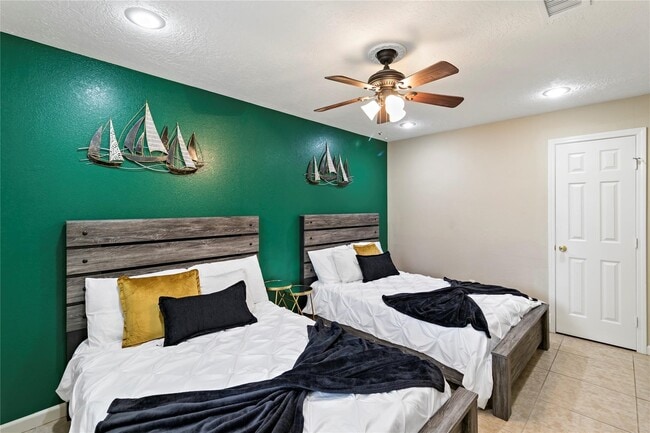 Building Photo - 1405 Delabrook Ct