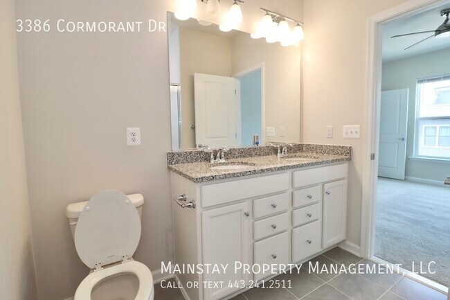 Building Photo - 2022 New Construction Townhome in Watershe...