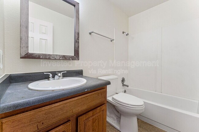 Building Photo - 588 S Eaton St