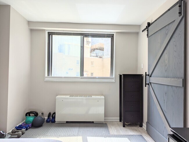 Building Photo - 1420 N St NW