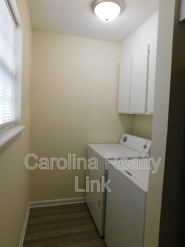 Building Photo - 416 E 19th St