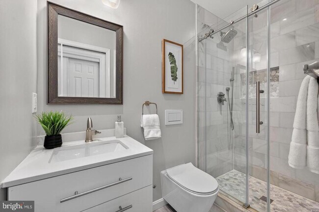 Building Photo - 122 Sanborn Pl