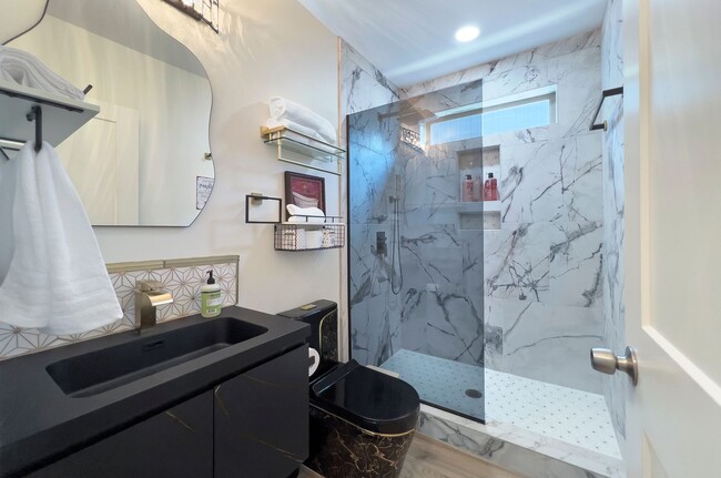 Building Photo - Discover the charm of this FULLY FURNISHED...