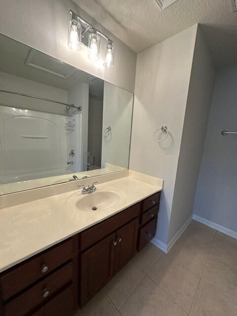 Building Photo - Stunning Townhome With Pond View In Gated Community