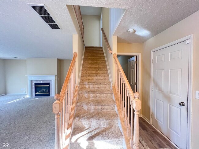 Building Photo - 5913 Sandalwood Dr