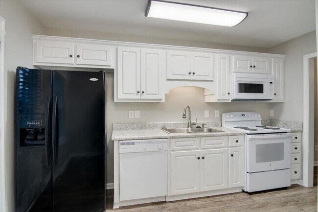 Building Photo - 684 Brook Trail