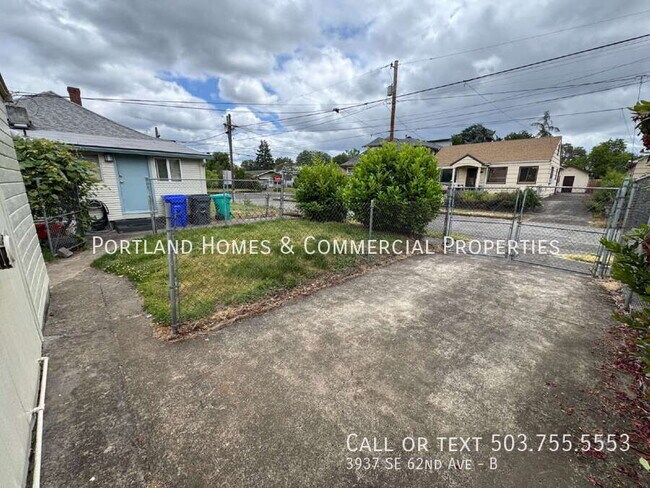Building Photo - 3937 SE 62nd Ave