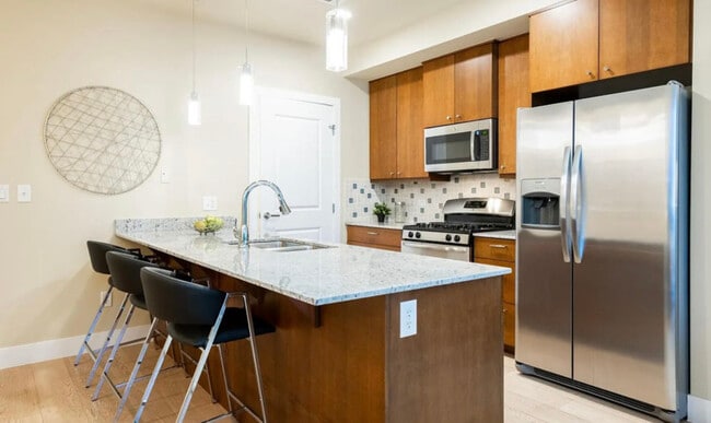 Building Photo - 2001 Lincoln St