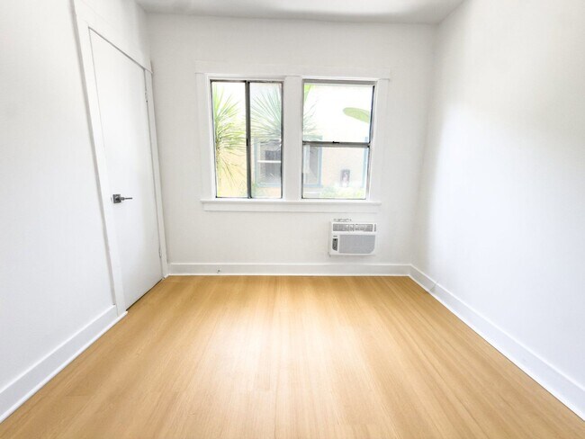 Building Photo - 4730 St Charles Pl